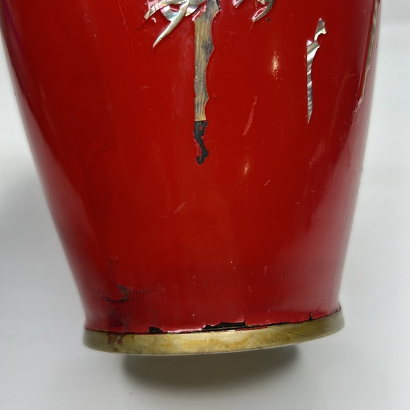 Vintage 🦤 Korean Red Lacquer Brass Vase Mother of Pearl Inlay Phoenix Bird - Picture 7 of 16
